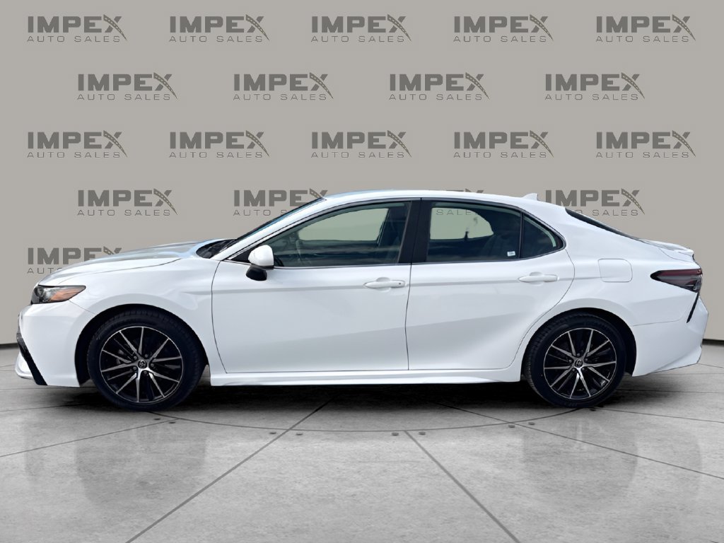 Used 2021 Toyota Camry SE FWD image 2