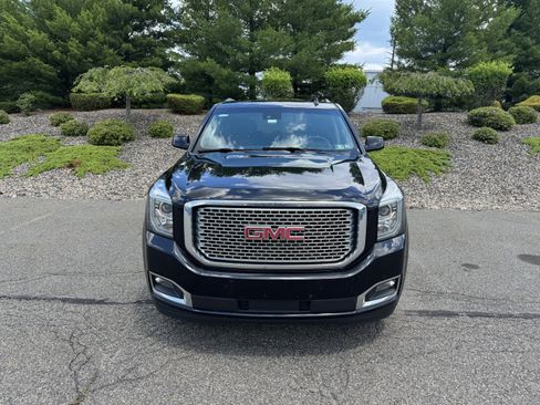 Used 2015 GMC Yukon Denali w/ Touring Package AWD/4WD image 2