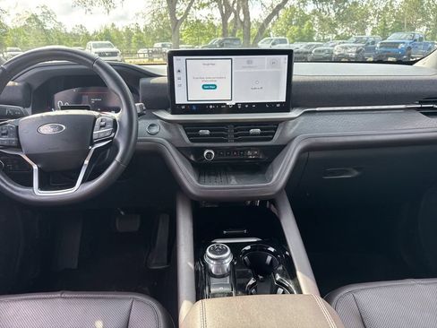 Certified 2025 Ford Explorer Platinum w/ LUX Leather Package AWD/4WD image 15