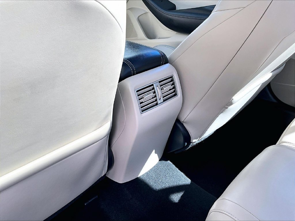 Used 2016 Nissan Maxima Platinum FWD image 23