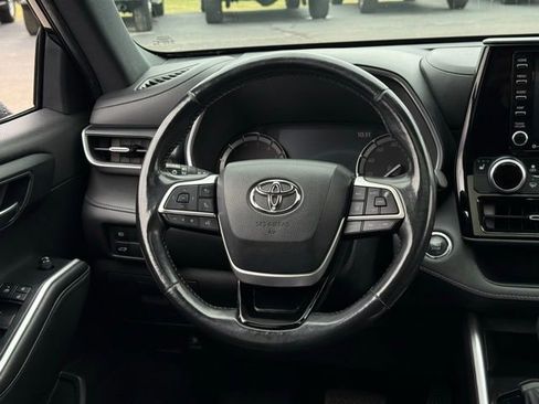Used 2022 Toyota Highlander XSE image 7