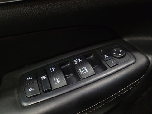 Used 2017 Jeep Grand Cherokee Overland AWD/4WD image 27