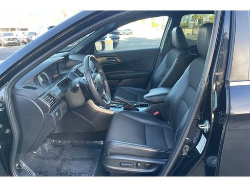 Used 2017 Honda Accord Sport image 11