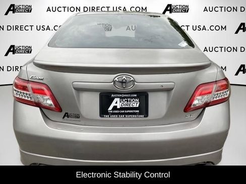 Used 2011 Toyota Camry SE w/ SE Extra-Value Pkg #1 FWD image 5