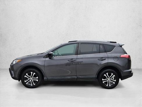 Used 2018 Toyota RAV4 LE FWD image 6