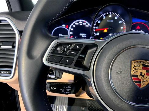 Certified 2023 Porsche Cayenne Platinum Edition AWD/4WD image 27