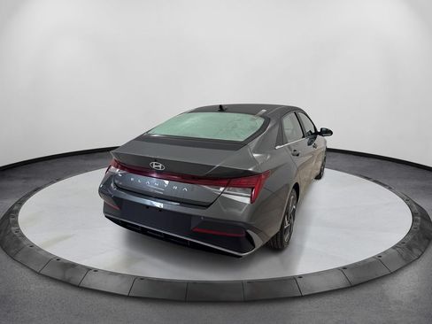 Used 2025 Hyundai Elantra SEL FWD image 6