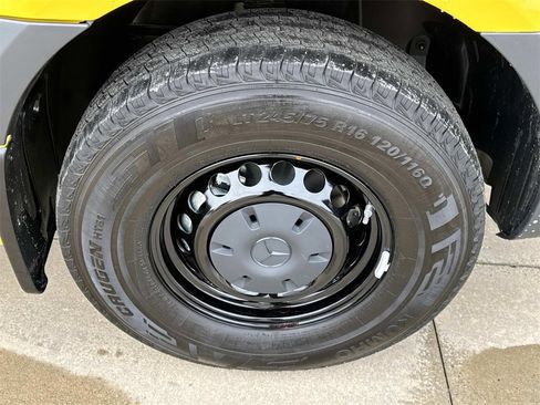 New 2025 Mercedes-Benz Sprinter 2500 image 9