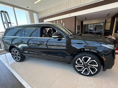 New 2026 Lincoln Navigator L Black Label AWD/4WD image 9