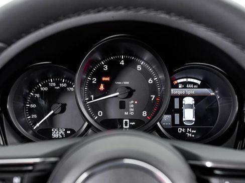 Used 2025 Porsche Macan image 16