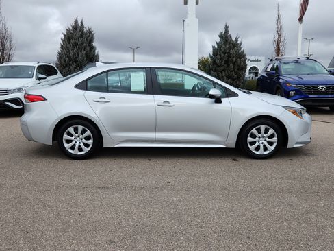 Used 2024 Toyota Corolla LE image 2