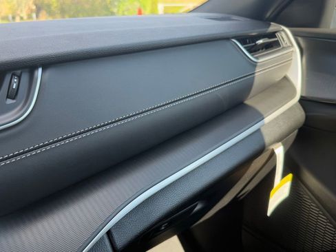 New 2025 Jeep Grand Cherokee L Laredo image 22