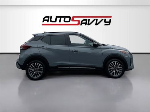 Used 2024 Nissan Kicks SR image 8