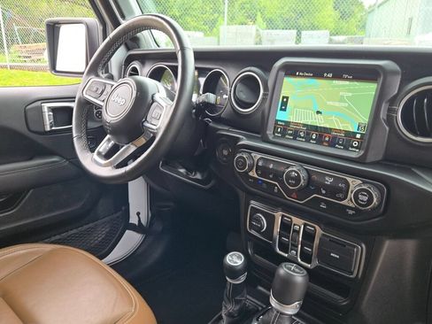 Used 2023 Jeep Wrangler Unlimited Sahara w/ Cold Weather Group AWD/4WD image 8