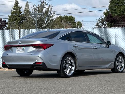 Used 2021 Toyota Avalon Limited w/ Advanced Safety Package FWD image 3