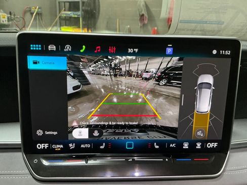 New 2026 Volkswagen Tiguan SE R-Line image 18