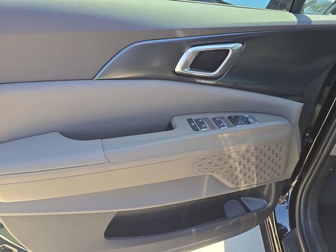 New 2026 Kia Carnival FWD image 18