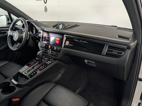 Certified 2026 Porsche Macan image 18