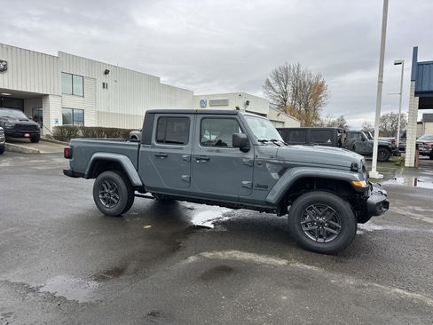 New 2026 Jeep Gladiator Sport image 7