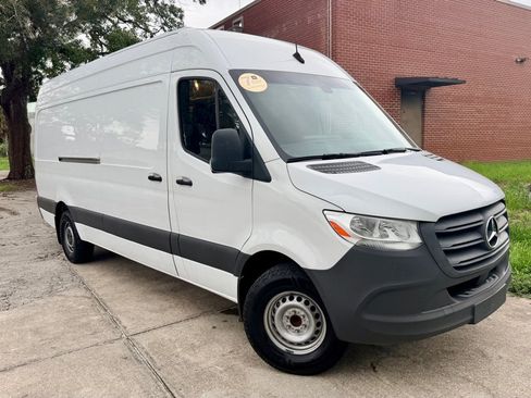 Used 2023 Mercedes-Benz Sprinter 2500 image 2