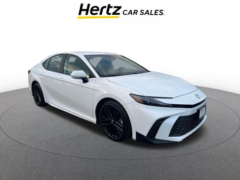 Used 2025 Toyota Camry LE image 1