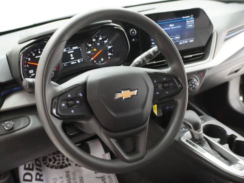 Used 2026 Chevrolet Trax LS w/ LS Convenience Package FWD image 7