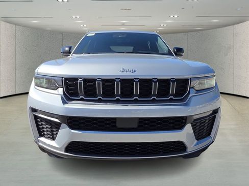 New 2026 Jeep Grand Cherokee Limited RWD image 2