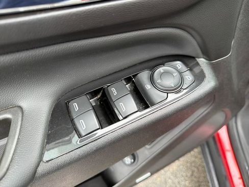 Used 2024 Chevrolet Equinox Premier AWD/4WD image 18