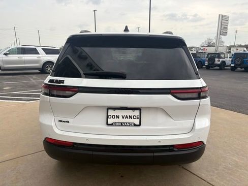 Certified 2024 Jeep Grand Cherokee Altitude image 5