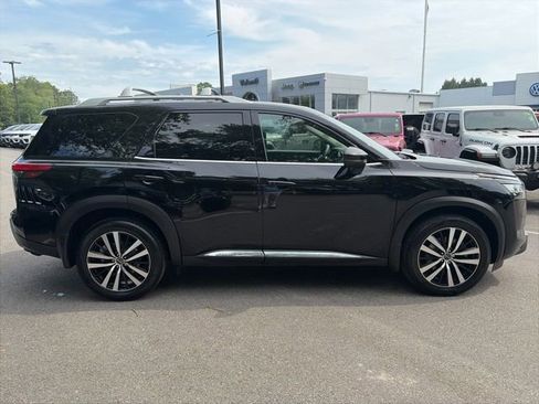 Used 2024 Nissan Pathfinder Platinum w/ Cargo Package AWD/4WD image 7