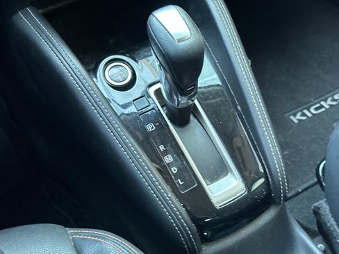 Used 2019 Nissan Kicks SR w/ SR Premium Package FWD image 20