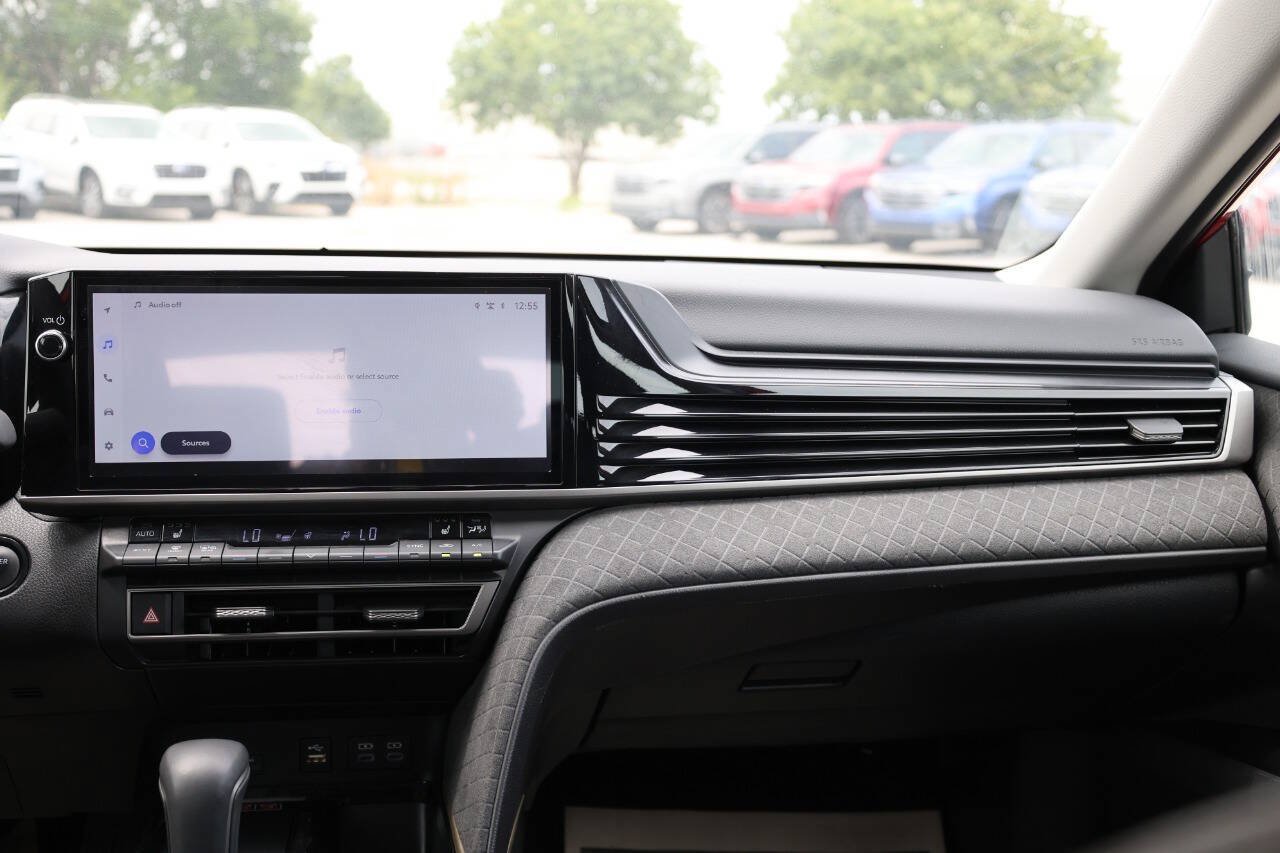 Used 2025 Toyota Camry XLE FWD image 23