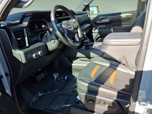 Used 2025 GMC Sierra 1500 AT4 w/ AT4 Premium Package AWD/4WD image 11