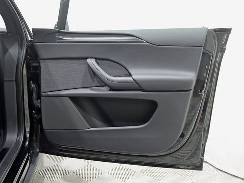 Used 2022 Tesla Model X Plaid image 35