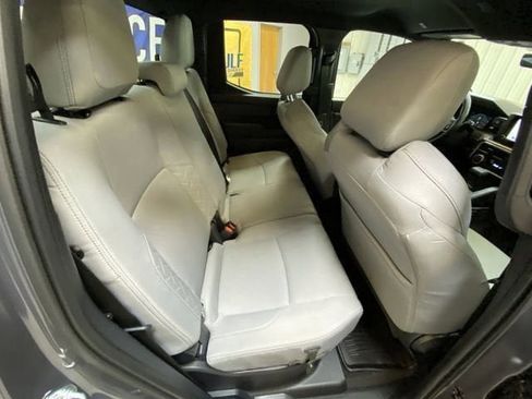 Used 2025 Toyota Tacoma SR5 AWD/4WD image 30