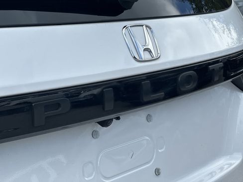 Used 2024 Honda Pilot EX-L image 11