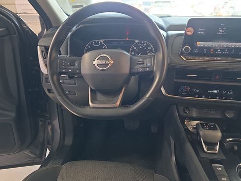 Used 2025 Nissan Rogue SV FWD image 16