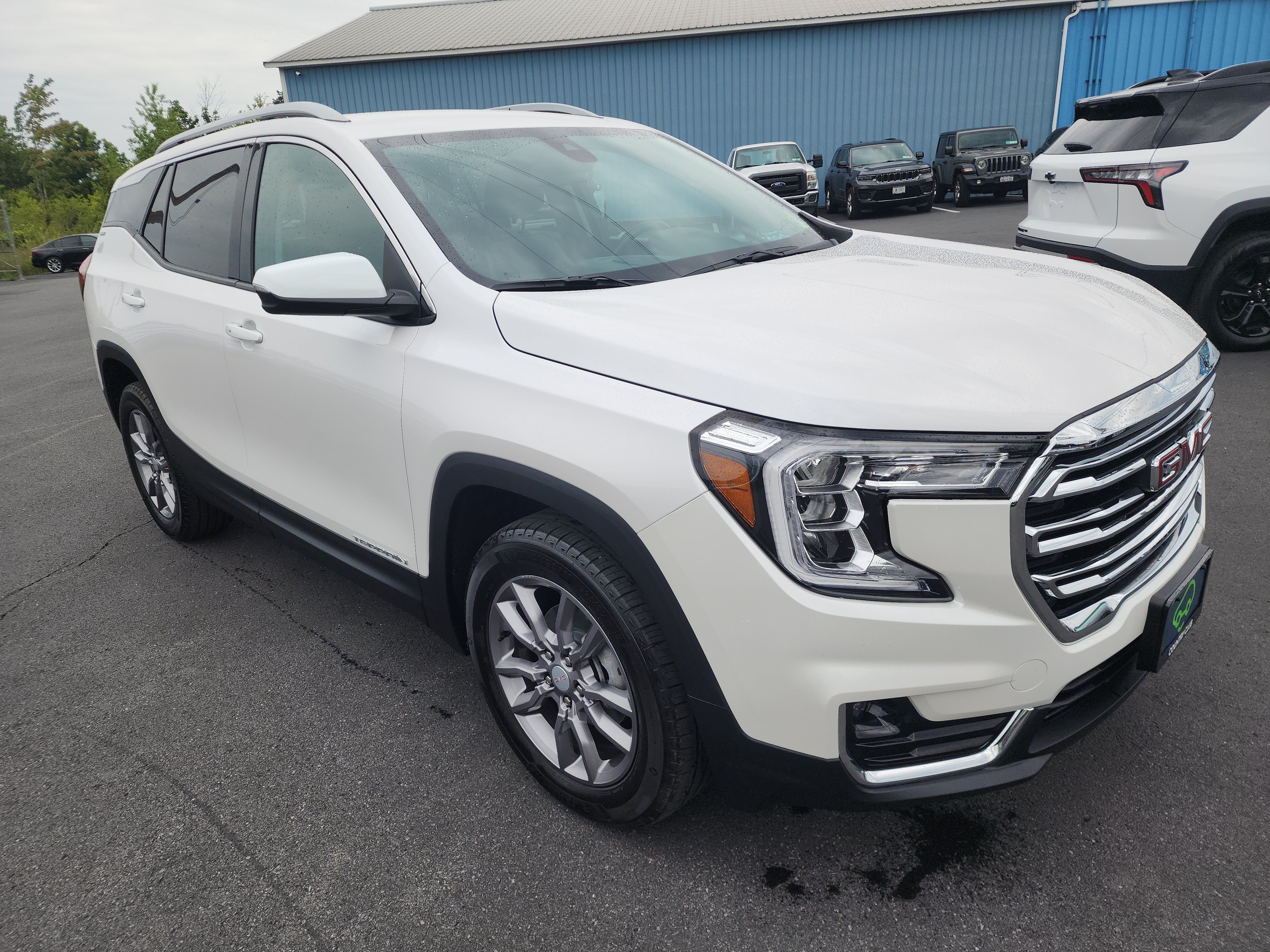 Certified 2024 GMC Terrain SLT w/ Infotainment Package II AWD/4WD image 2