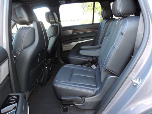 New 2026 Cadillac Vistiq Luxury image 17