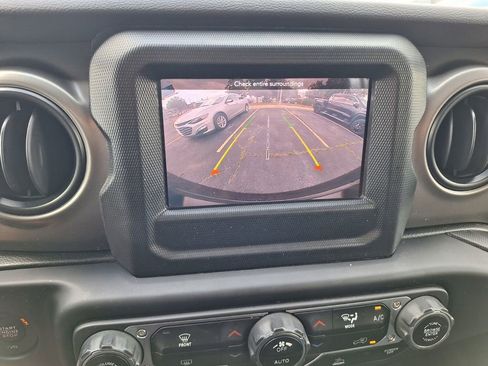 Used 2021 Jeep Wrangler Unlimited Sport image 19