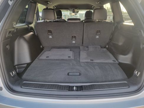 Used 2023 Jeep Grand Cherokee Altitude RWD image 16