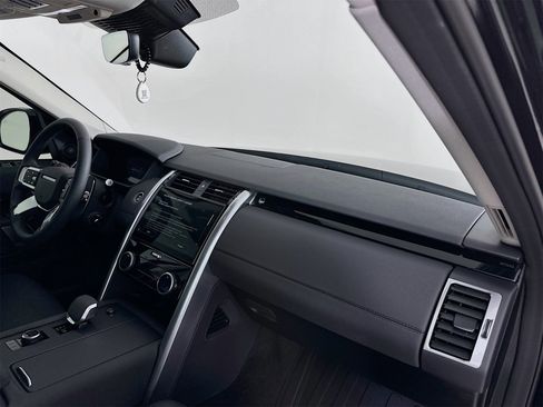 Used 2024 Land Rover Discovery S image 32