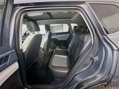New 2026 Volkswagen Taos SE FWD image 17