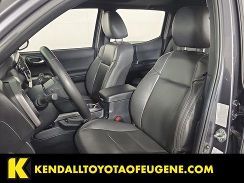 Used 2017 Toyota Tacoma TRD Sport image 21