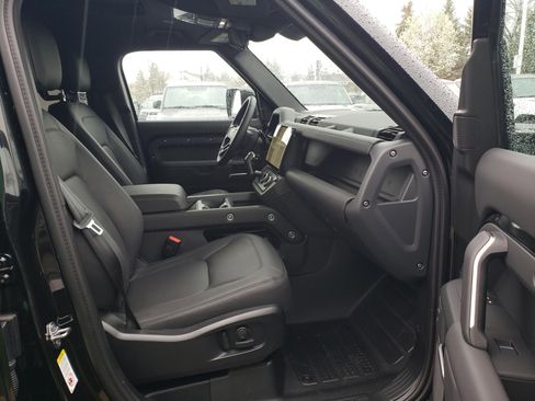 New 2026 Land Rover Defender 110 X-Dynamic SE image 17