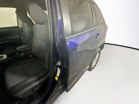 Used 2020 Toyota RAV4 XLE FWD image 12
