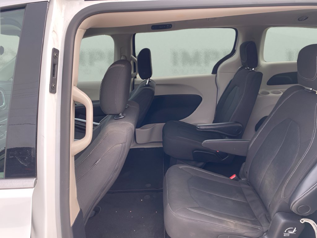 Used 2023 Chrysler Voyager LX FWD image 13