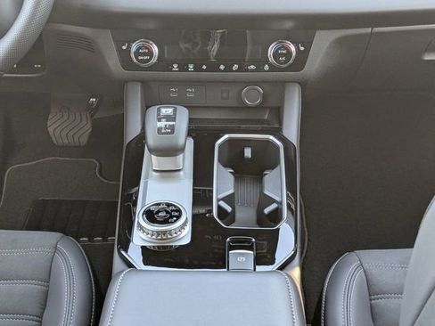 New 2026 Mitsubishi Outlander SE image 17