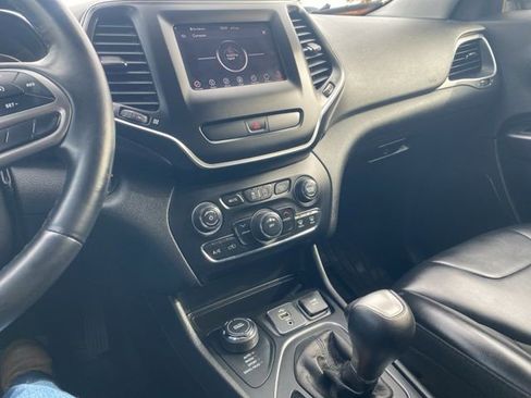 Used 2019 Jeep Cherokee Latitude Plus w/ Cold Weather Group image 44