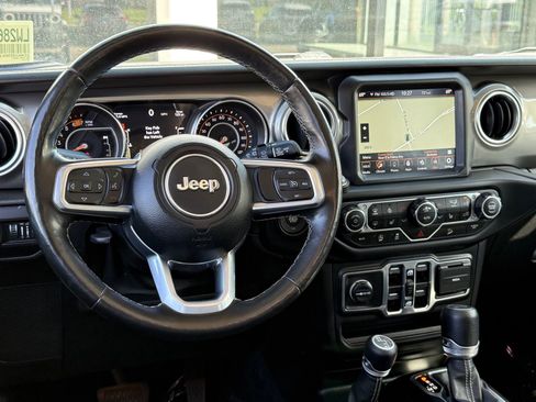 Used 2020 Jeep Wrangler Unlimited Sahara image 39